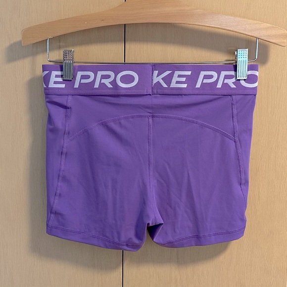 Nike Pro Dri-Fit Mid-Rise Medium Support Short - NWT - Picture 3 of 9